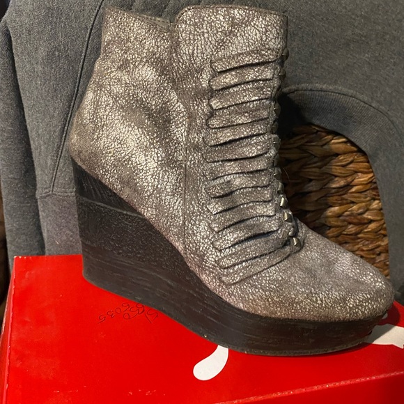 Sbicca Nyle wedge bootie studs woven detail - Picture 1 of 2